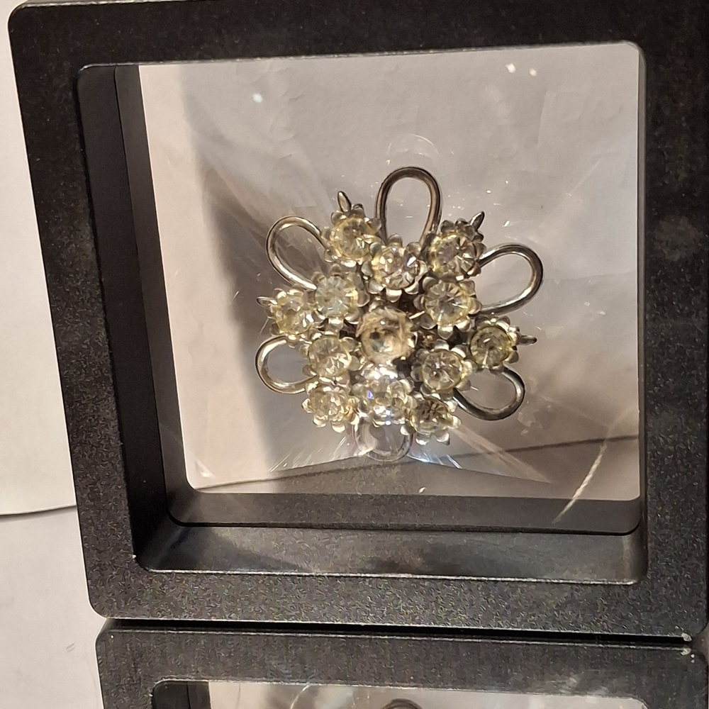 Starburst Silver Floral Vintage Brooch